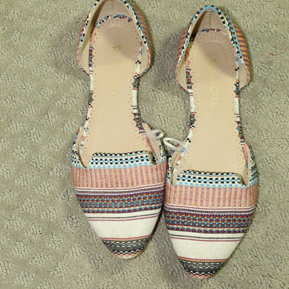 Restricted Women's 9 Multi-Color Woven Fabric Flat Shoes EUC! - Picture 2 of 6
